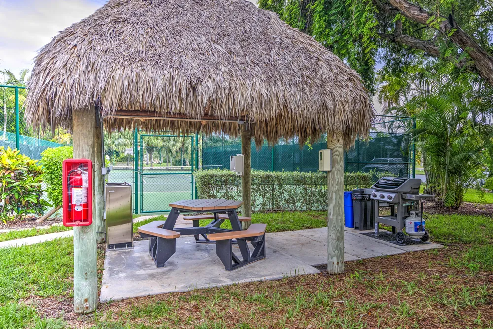1133 W Ocean Dr, Key Colony Beach, FL 33051