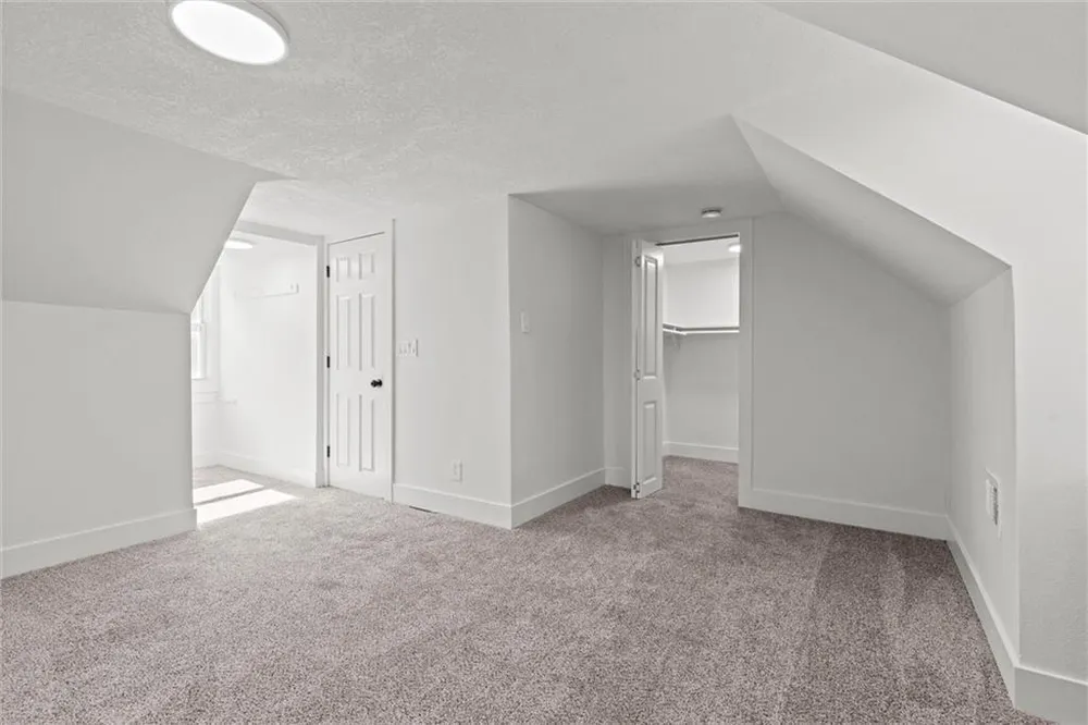 4609 W 75th St, Prairie Village, KS 66208
