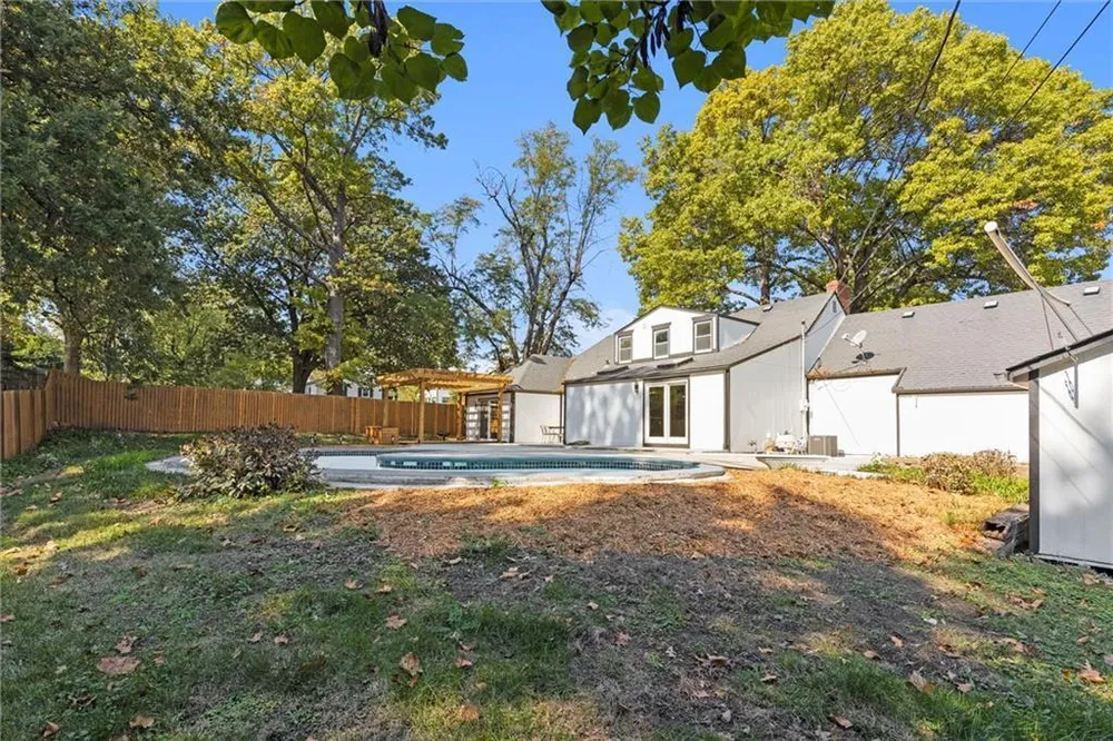 4609 W 75th St, Prairie Village, KS 66208