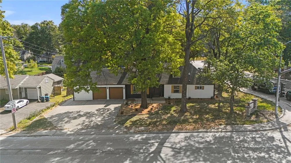 4609 W 75th St, Prairie Village, KS 66208