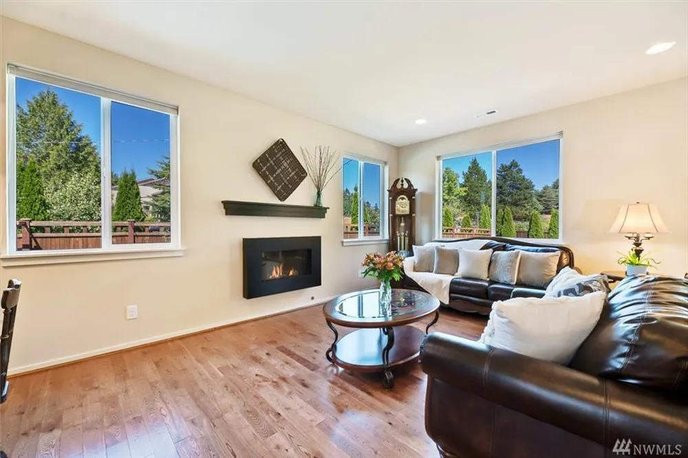 16208 3rd Ave S, Burien, WA 98148