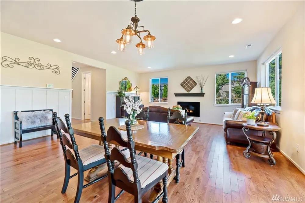 16208 3rd Ave S, Burien, WA 98148
