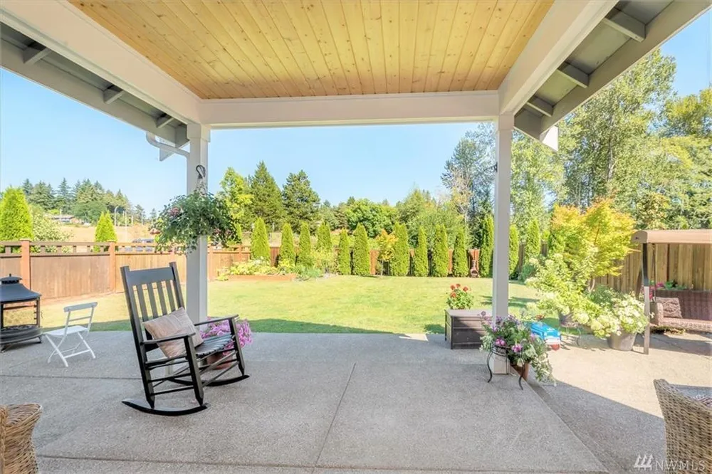 16208 3rd Ave S, Burien, WA 98148