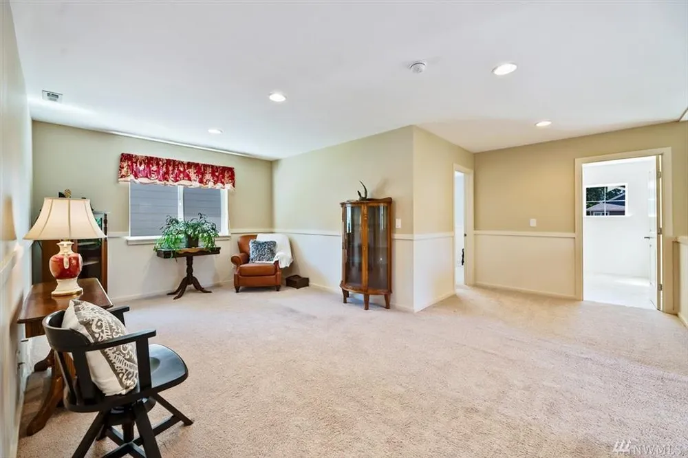 16208 3rd Ave S, Burien, WA 98148