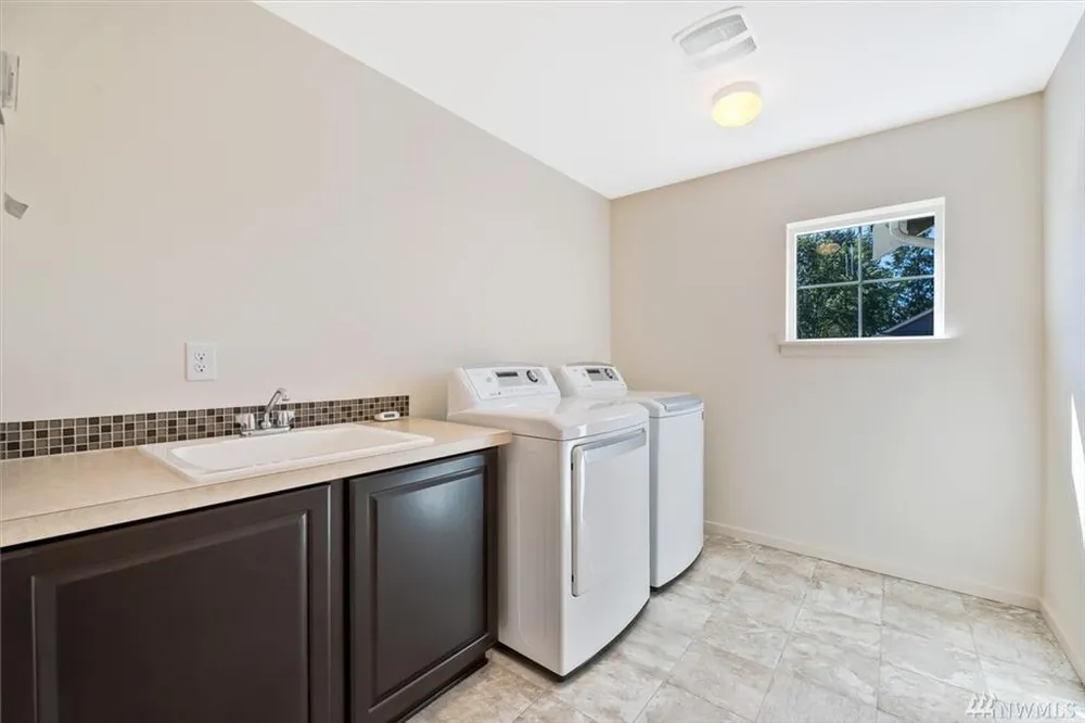 16208 3rd Ave S, Burien, WA 98148