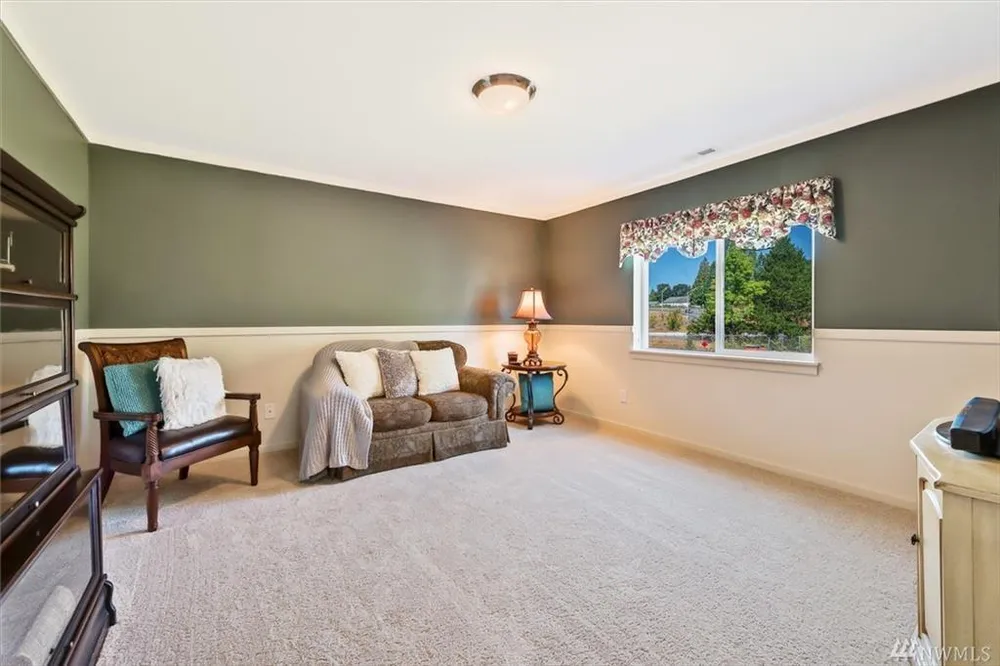 16208 3rd Ave S, Burien, WA 98148