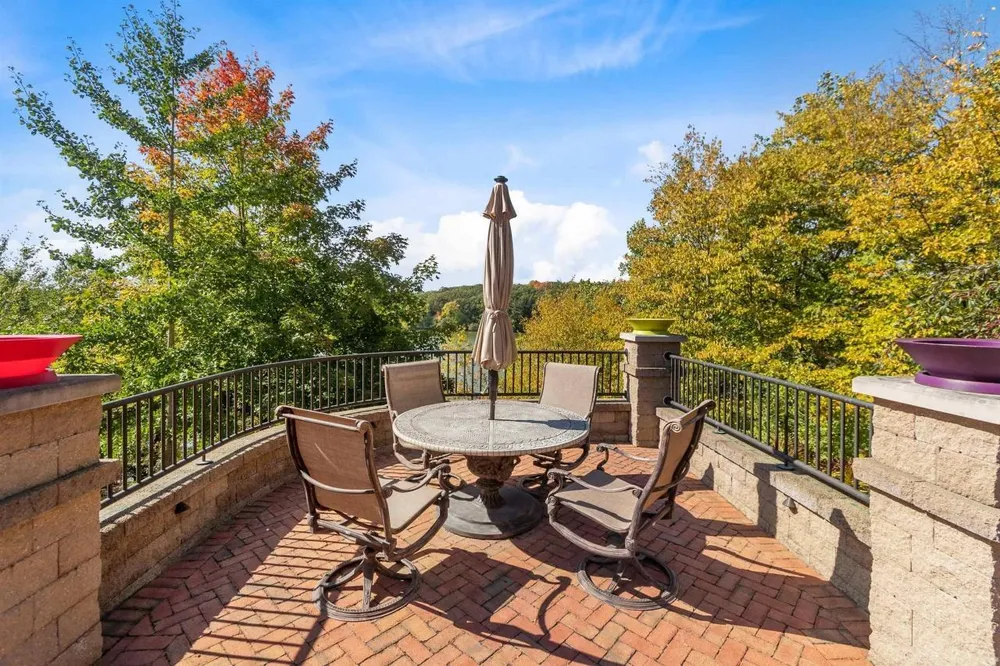 17 Briarcliff Ct, Appleton, WI 54915