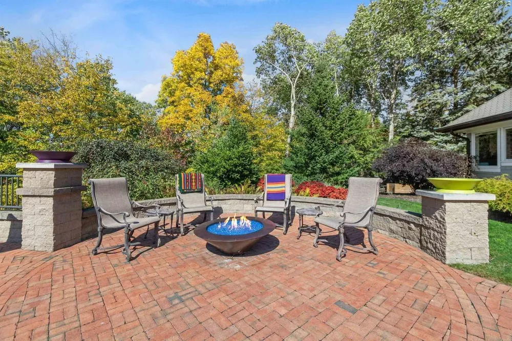 17 Briarcliff Ct, Appleton, WI 54915