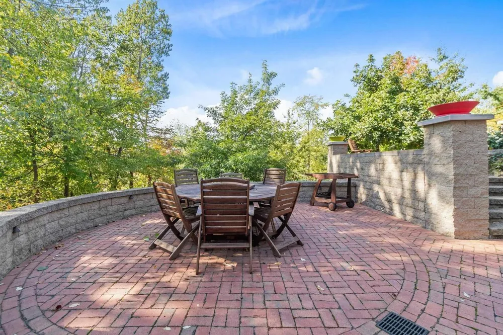 17 Briarcliff Ct, Appleton, WI 54915