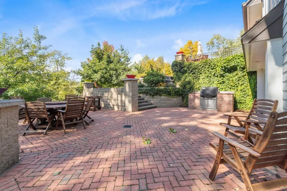 17 Briarcliff Ct, Appleton, WI 54915