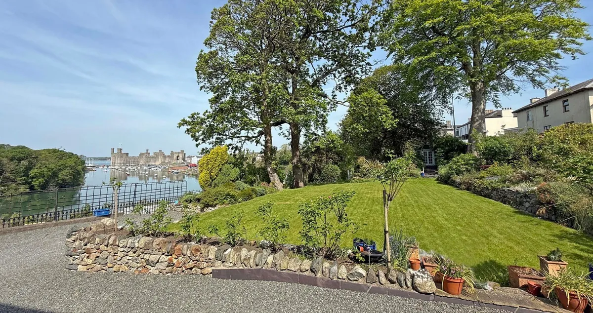 South Road, Caernarfon, Gwynedd, LL55