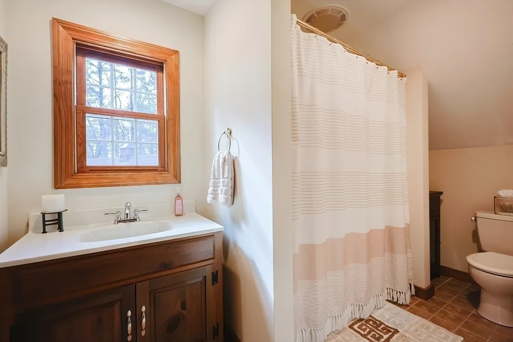 346 Oak St, Franklin, MA 02038