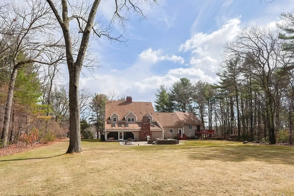 346 Oak St, Franklin, MA 02038