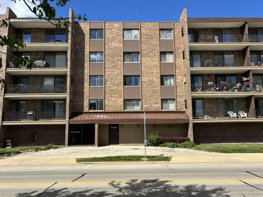 828 Graceland Ave, Des Plaines, IL 60016