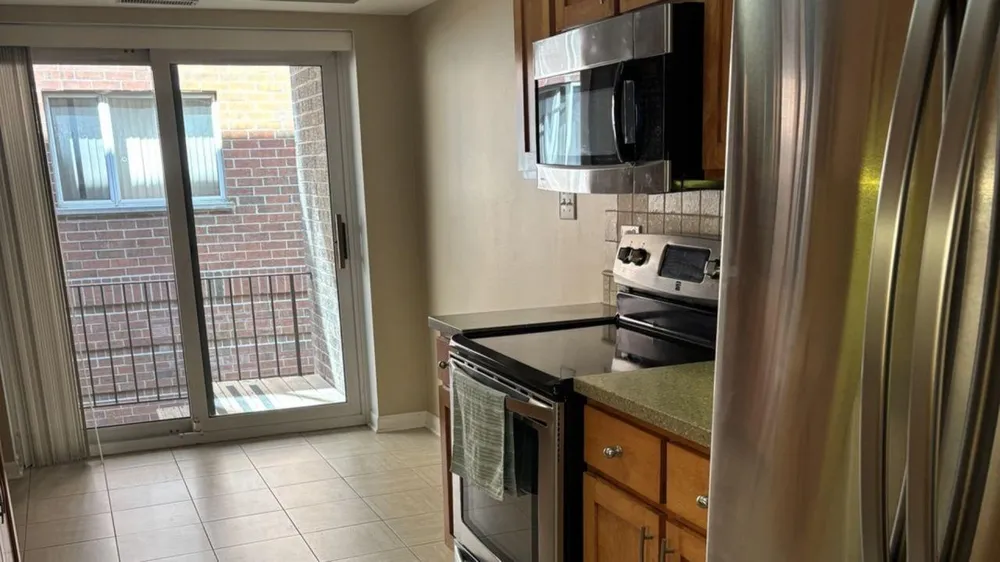 828 Graceland Ave, Des Plaines, IL 60016