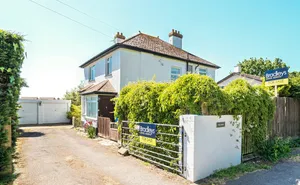 Exeter Road, Teignmouth, Devon, TQ14 photo