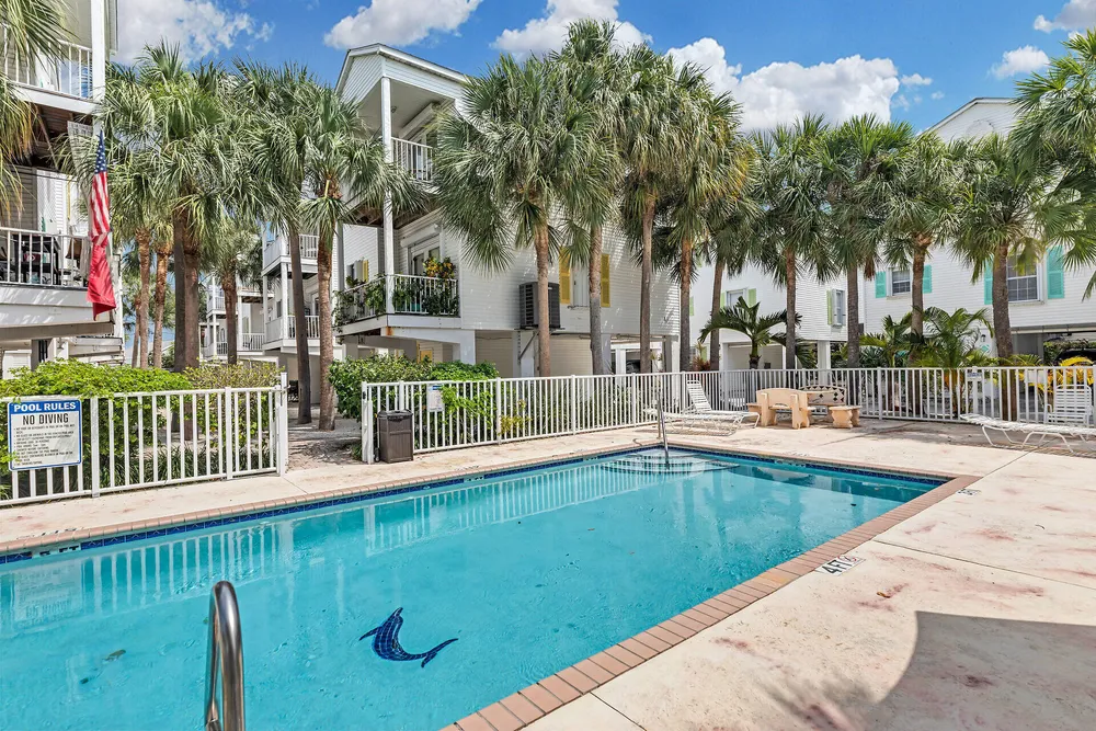 339 25th St, Marathon, FL 33050