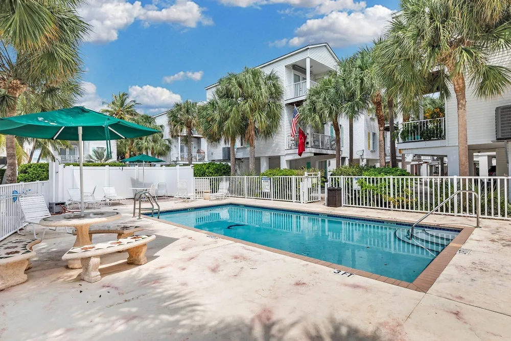 339 25th St, Marathon, FL 33050