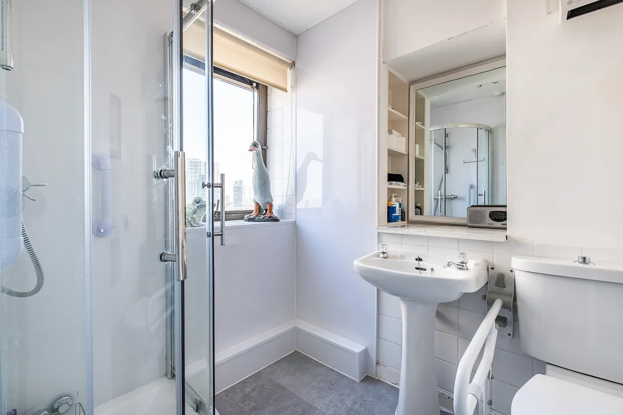 Grosvenor Road, London, SW1V photo 9