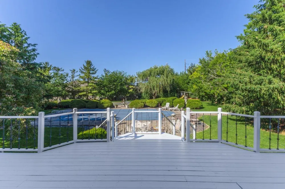 7 Smokey Ct, Bloomington, IL 61704