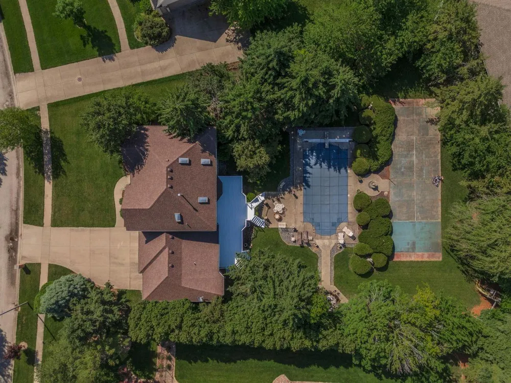 7 Smokey Ct, Bloomington, IL 61704