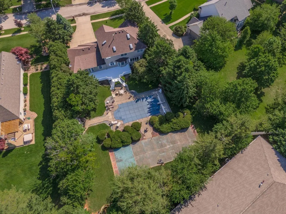 7 Smokey Ct, Bloomington, IL 61704