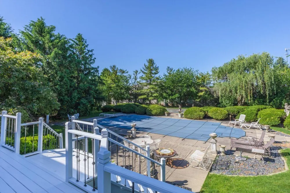 7 Smokey Ct, Bloomington, IL 61704