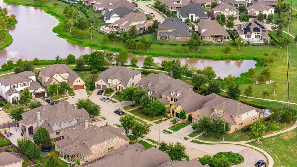 810 Sunbeam Creek Ct, Richmond, TX 77406
