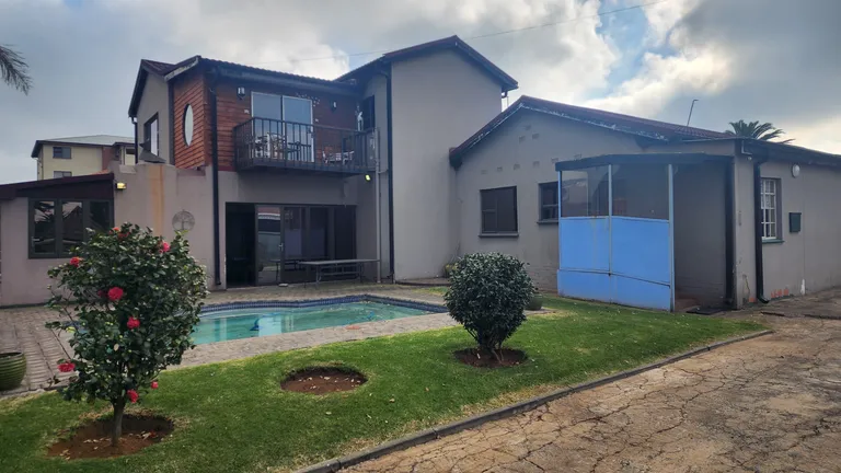South Africa, Gauteng, Wychwood, Japonica Road, 9