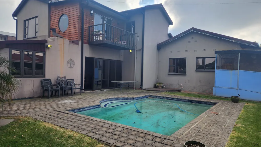South Africa, Gauteng, Wychwood, Japonica Road, 9