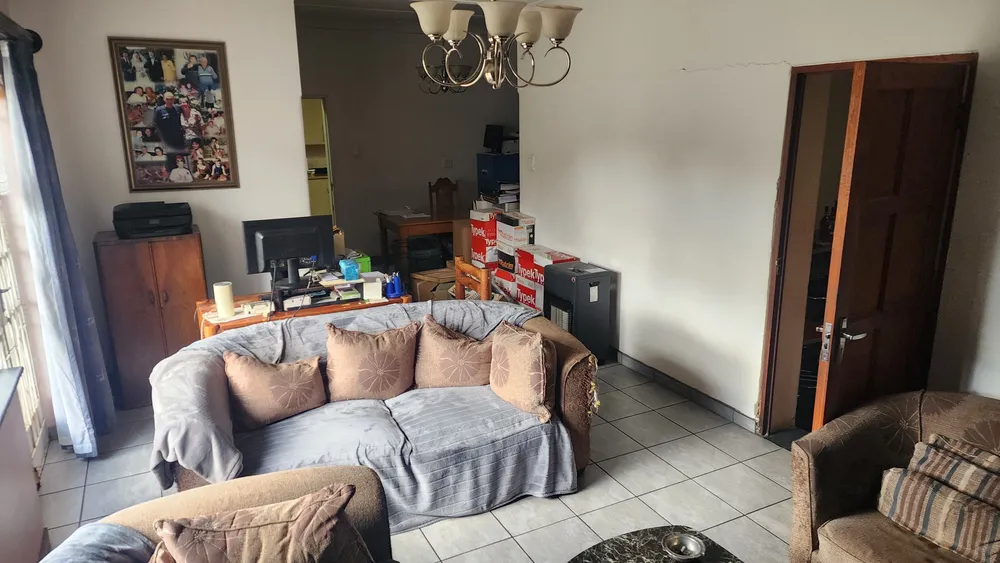 South Africa, Gauteng, Wychwood, Japonica Road, 9
