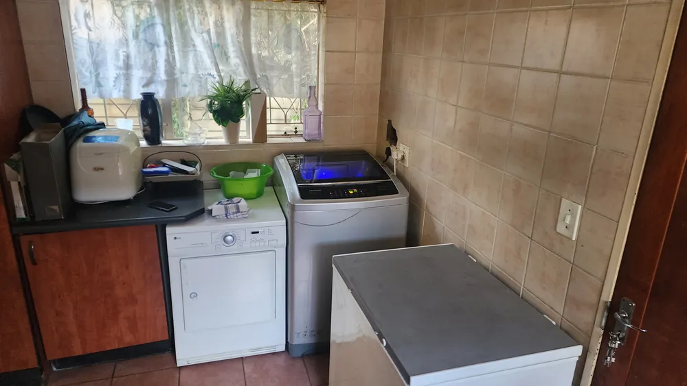 South Africa, Gauteng, Wychwood, Japonica Road, 9