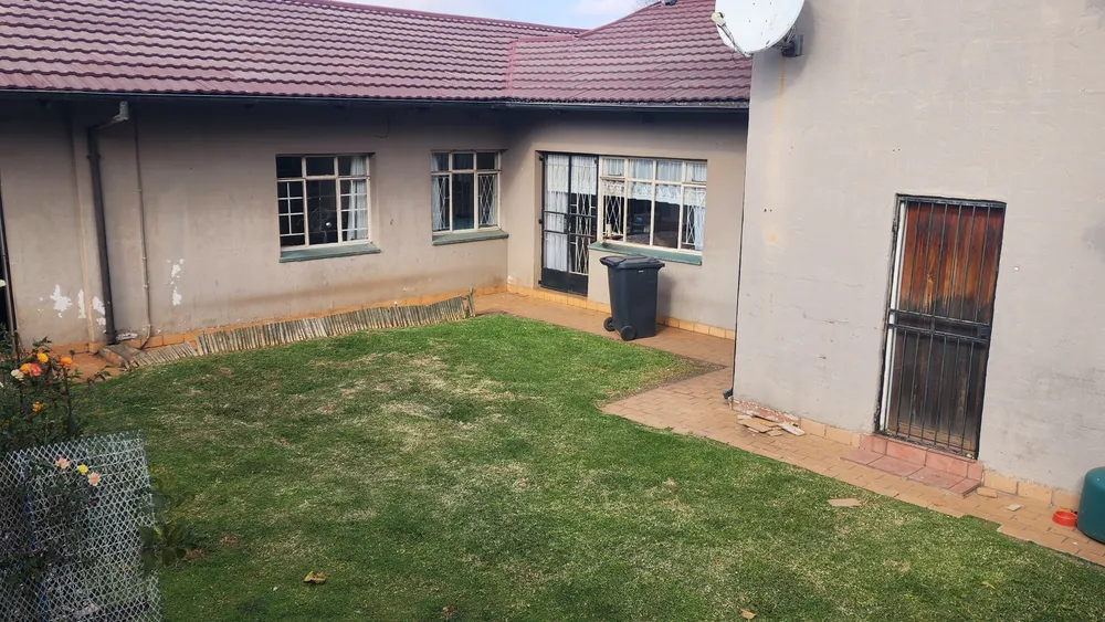 South Africa, Gauteng, Wychwood, Japonica Road, 9