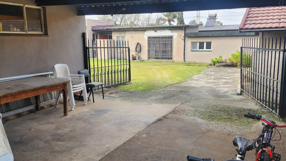 South Africa, Gauteng, Wychwood, Japonica Road, 9