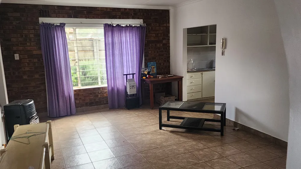 South Africa, Gauteng, Wychwood, Japonica Road, 9