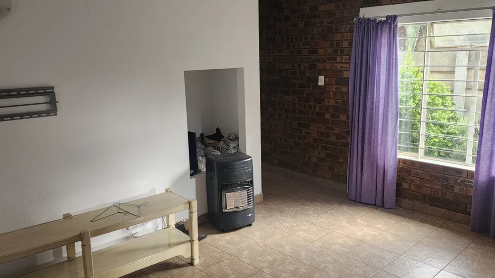 South Africa, Gauteng, Wychwood, Japonica Road, 9