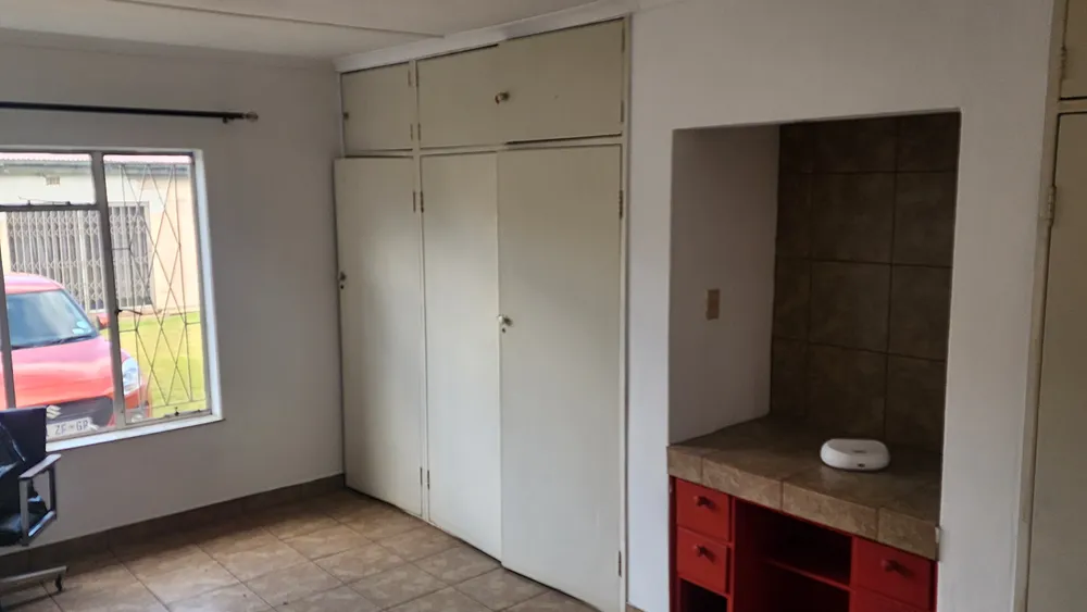 South Africa, Gauteng, Wychwood, Japonica Road, 9