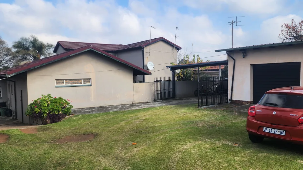 South Africa, Gauteng, Wychwood, Japonica Road, 9