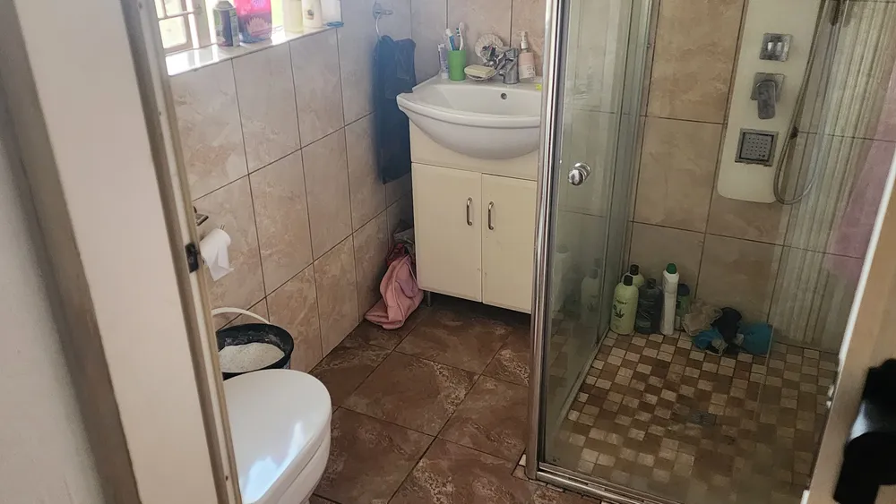 South Africa, Gauteng, Wychwood, Japonica Road, 9