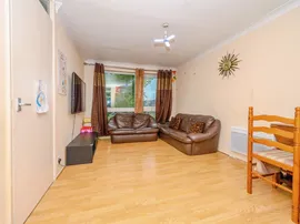 Burns Drive, Hemel Hempstead thumb 3