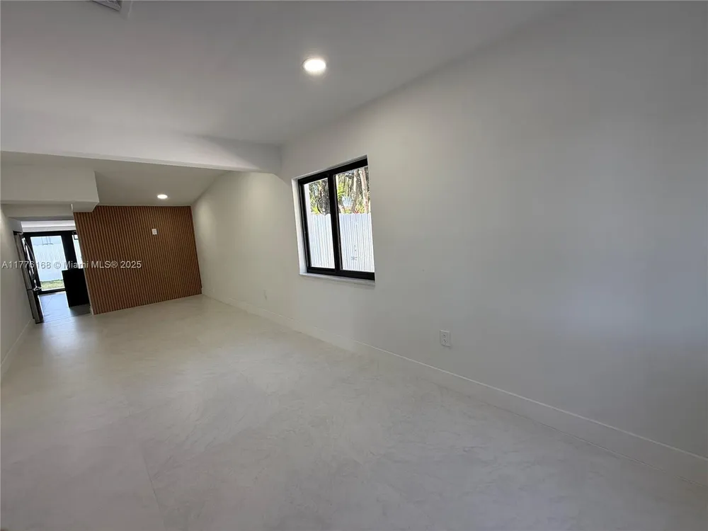 9950 SW 55th St, Miami, FL 33165