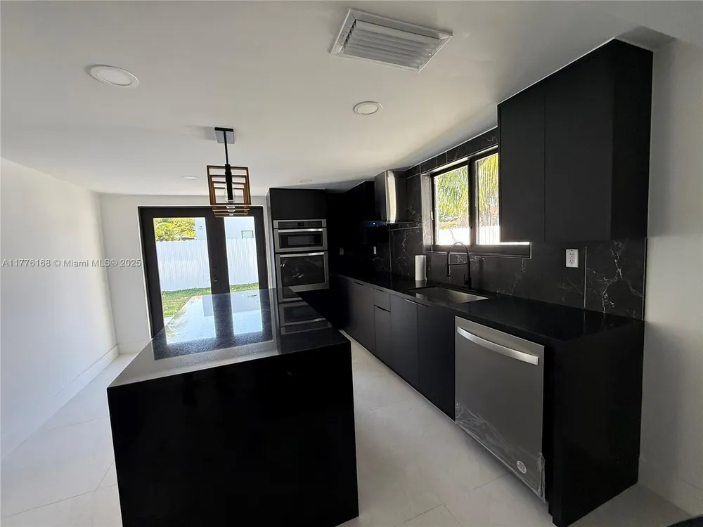 9950 SW 55th St, Miami, FL 33165
