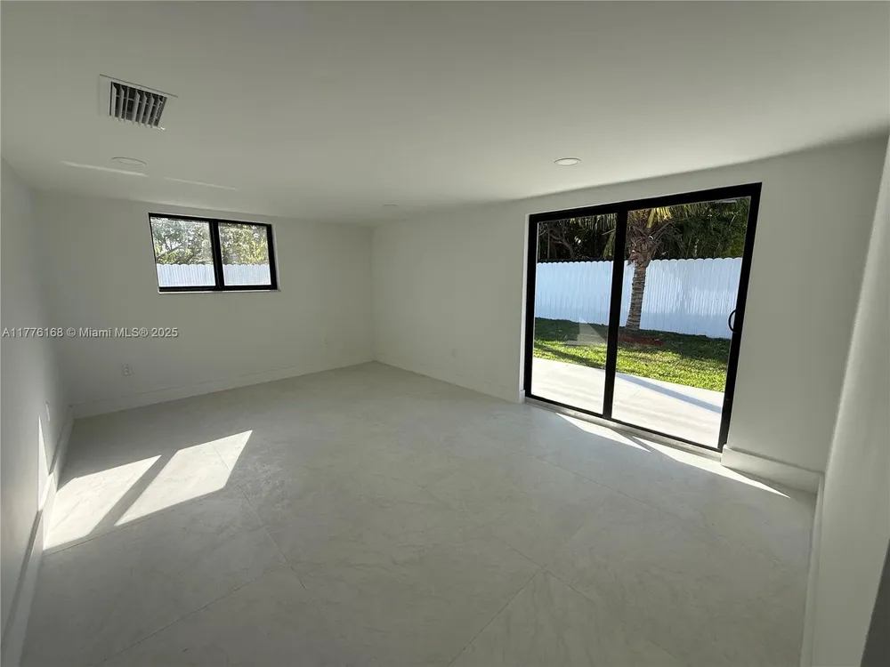9950 SW 55th St, Miami, FL 33165