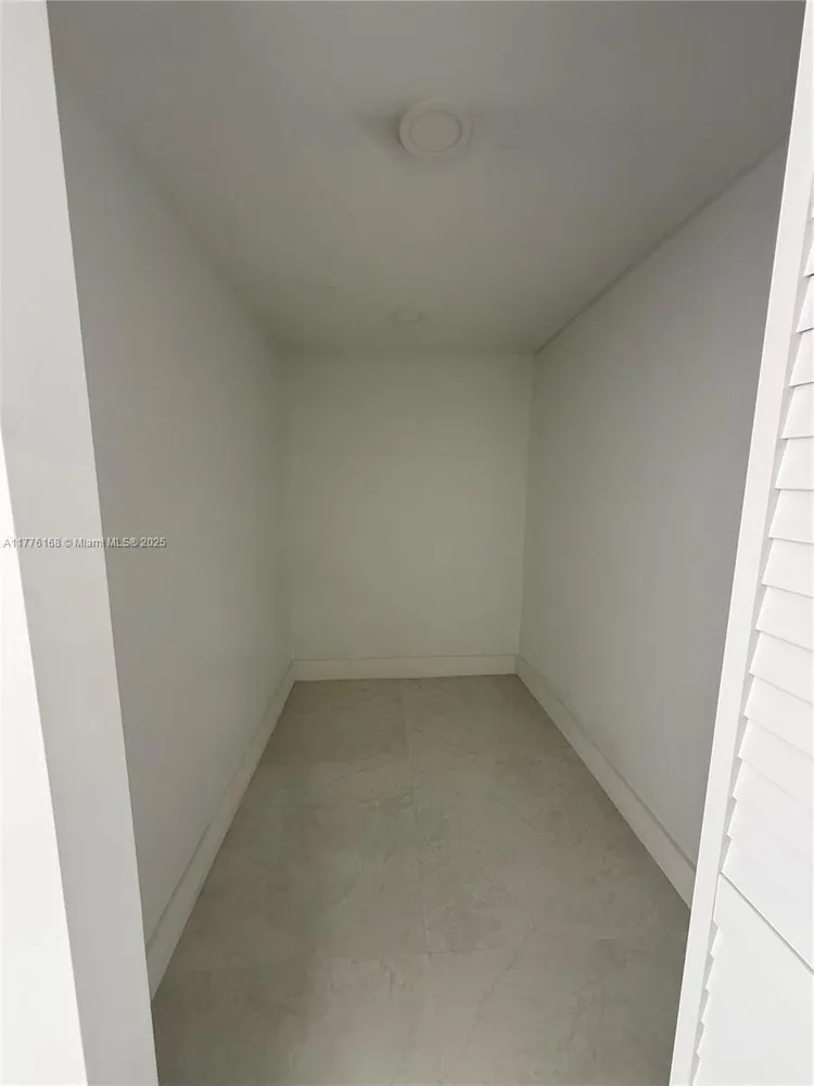 9950 SW 55th St, Miami, FL 33165