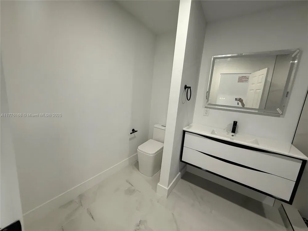 9950 SW 55th St, Miami, FL 33165