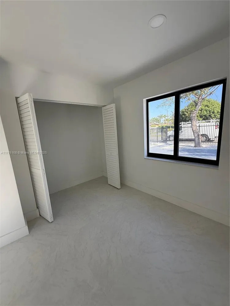 9950 SW 55th St, Miami, FL 33165