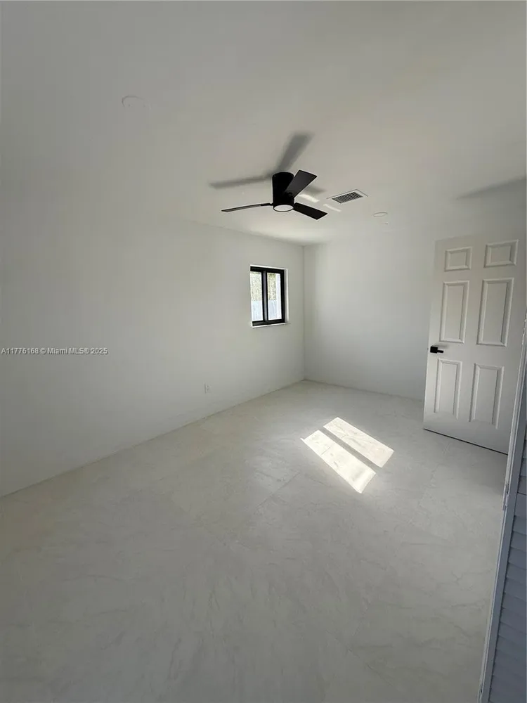 9950 SW 55th St, Miami, FL 33165