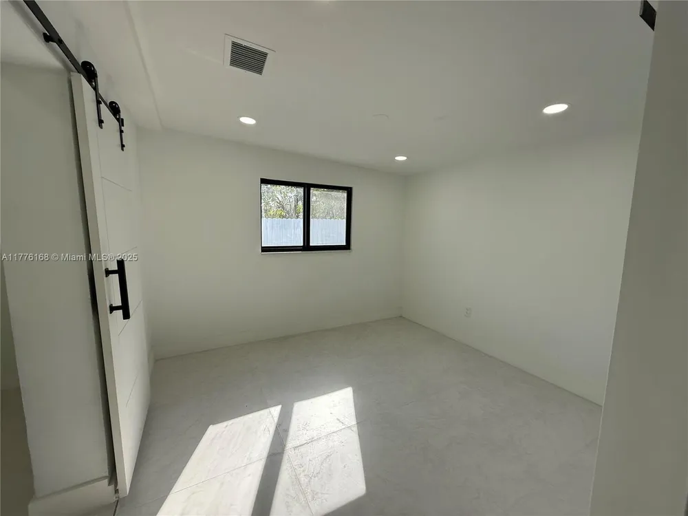 9950 SW 55th St, Miami, FL 33165