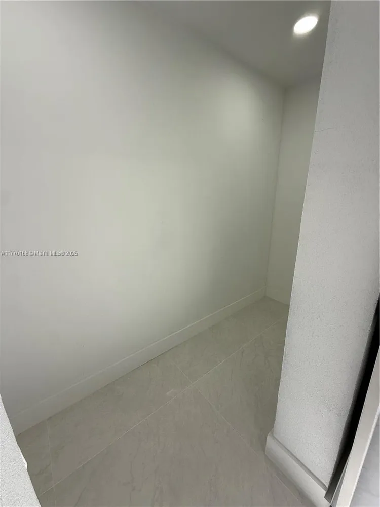 9950 SW 55th St, Miami, FL 33165
