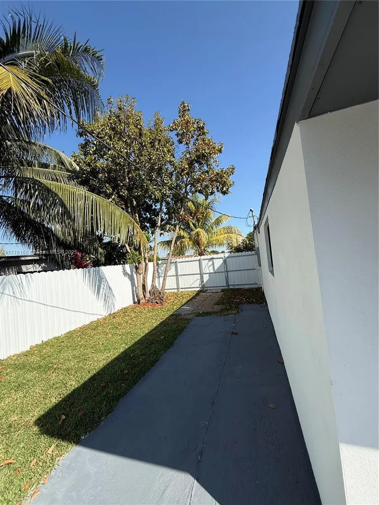 9950 SW 55th St, Miami, FL 33165